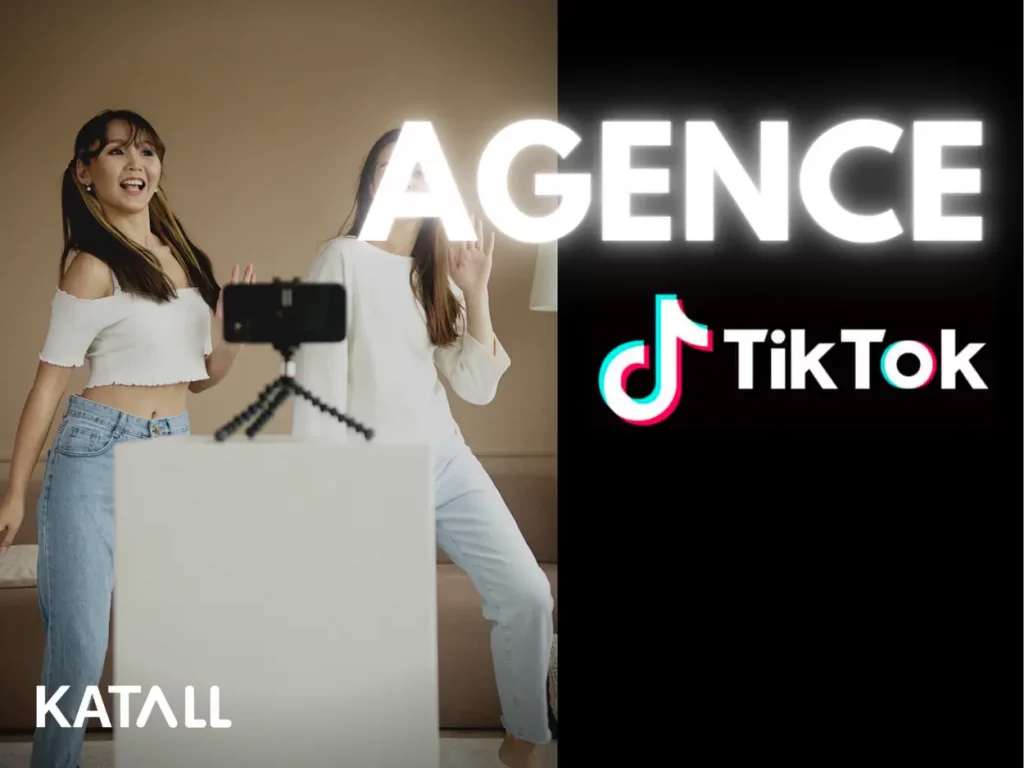 Agence TikTok avec logo TikTok fond noir et influenceur
